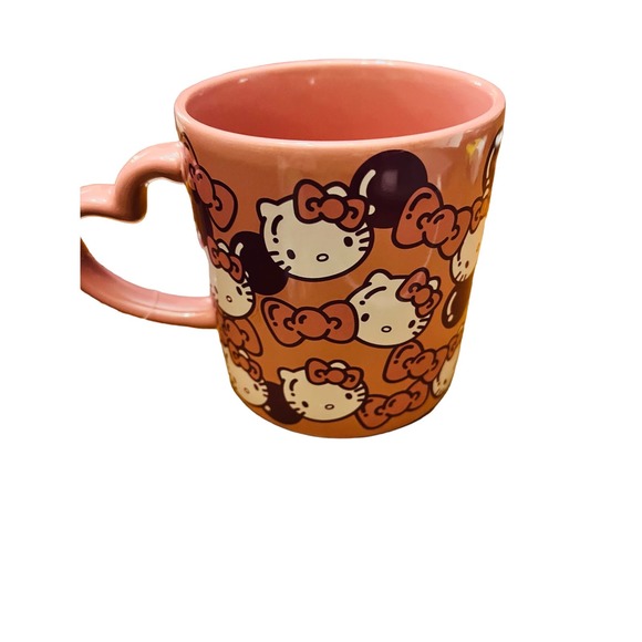 Hello Kitty Heart Shaped Handle Mug - Picture 5 of 5